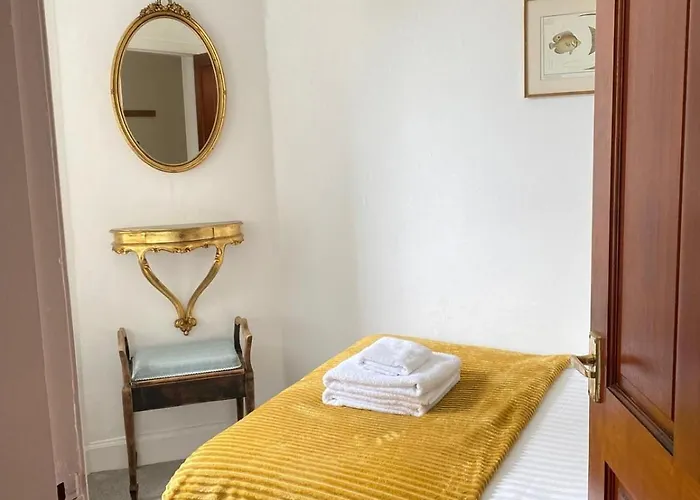 1 Bed Flat Near Edinburgh Castle